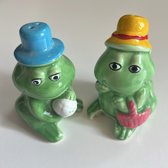 Vintage Ceramic Frog Man and Woman Salt and Pepper Shakers Cottagecore  Retro - Picture 3 of 7